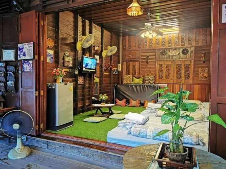 Ban Mae Arom Appartement Amphawa Buitenkant foto
